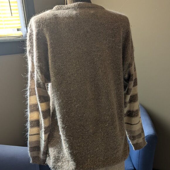 Santoria 2 piece skirt and sweater - Picture 3 of 11